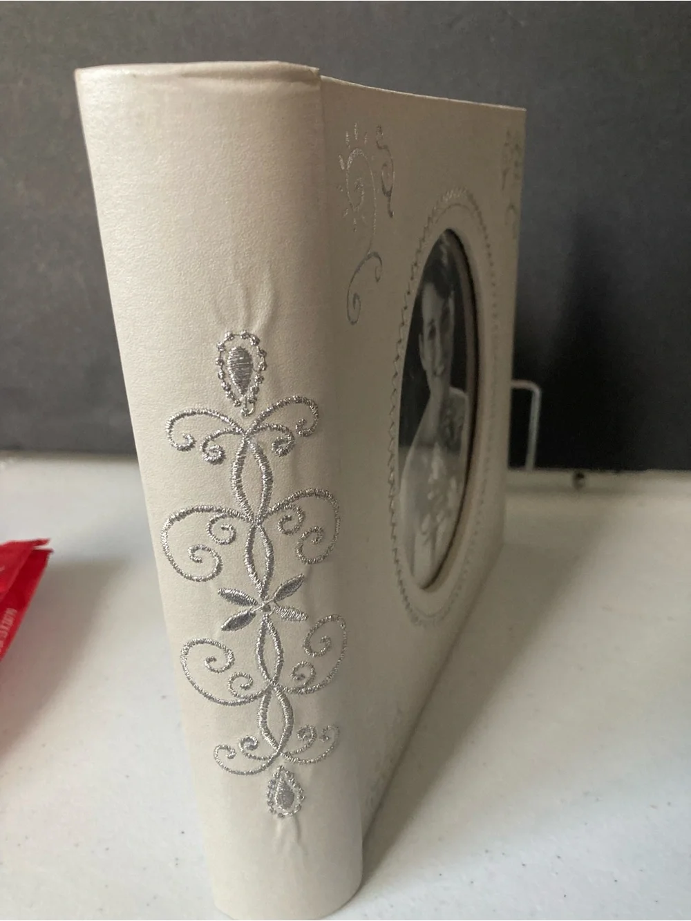 Ivory Wedding Photo Album Ashley Oval 2007 w/Embroidered Decorative Accents